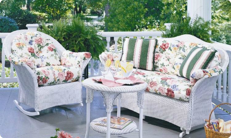 Lloyd Flanders Keepsake Cushions